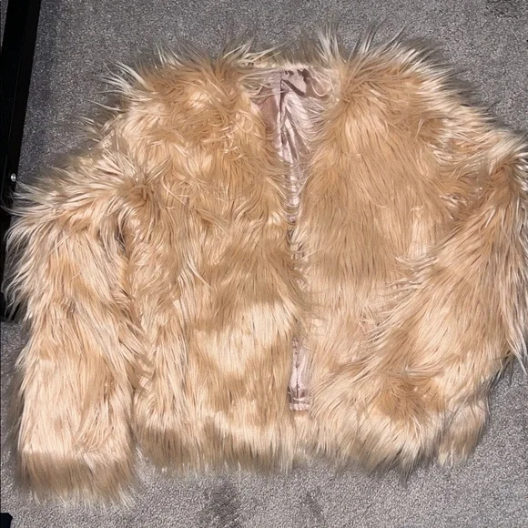 Source Unknown Beige Faux Fur Cropped Jacket - Picture 2 of 4